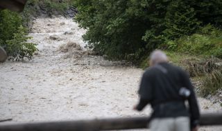 Авария на водопровод предизвика наводнение в центъра на Варна
