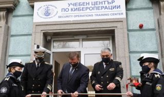 Каракачанов откри Център по кибероперации в Морското училище във Варна