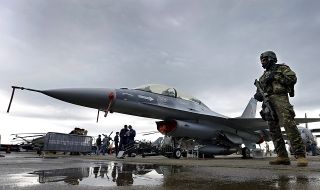 Politico: Киев сформира група от пилоти за обучение на F-16