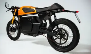 Нов вид електрическия мотоциклет с бързо освобождаваща се батерия