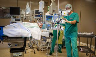 „Забравените“ пациенти: те плащат висока цена заради болните от COVID-19