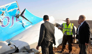 Взрив на борда може да е причинил катастрофата на самолета в Египет