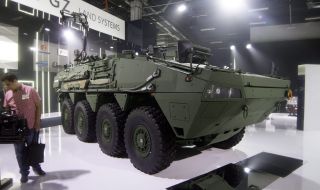 Украйна иска от Полша 150 многоцелеви блиндирани военни машини "Росомак"
