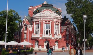 Варненският театър очаква 100-годишнината си