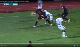 Ужасяващо! Футболист загуби няколко зъба по време на мач (ВИДЕО)