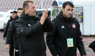  Стойчо Младенов: Извинявам се на феновете, но 15 футболисти са крайно недостатъчни