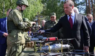 Медведев: Ядрените заплахи на Русия срещу Украйна са сериозни и не са блъф