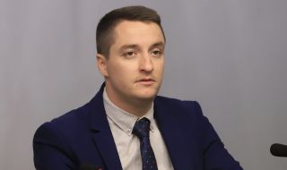 Явор Божанков: Изпокараните един с друг политически лидери държат цяла България за заложник 