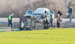 Двама загинаха, а други четирима са тежко ранени в катастрофа край Радомир