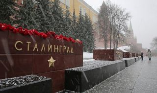 Русия отбелязва 80-ата годишнина от победата при Сталинград в разгара на офанзива в Украйна