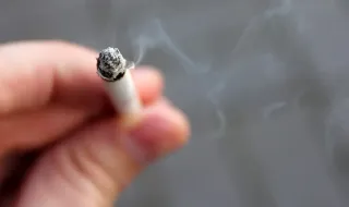 13-годишно момче запали цигара, накладе огън и причини два пожара край Тополовград