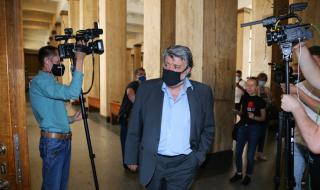 Искат оставката на Вежди Рашидов заради "цинизъм и невежество"