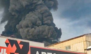 Голям пожар в склад за хладилници в Красноярк