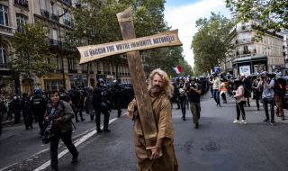 Протестите срещу здравния пропуск във Франция продължават