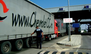 Откриха контрабандни цигари в ирански камион с „дипломатически багаж"