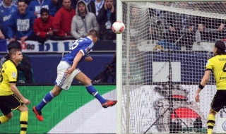 Шалке пречупи Дортмунд в Рурското дерби