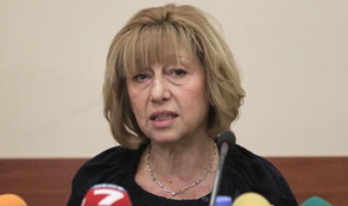 Вдигат заплатите на младите учители от юли