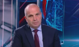 Гроздан Караджов ще проведе работно съвещание във влака София-Бургас