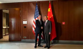 Антъни Блинкън и Ван И разговарят в Пекин