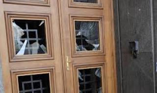 Искат постоянен арест за задържаните пред Партийния дом