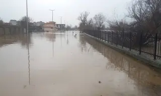 В Крумовград положението е страшно! Гробището е под вода! ВИДЕО