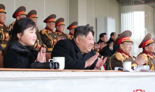 Ким Чен Ун заведе дъщеря си на ракетен тест