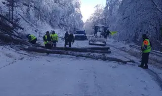 АПИ не може да каже, докога ще е затворен Петрохан СНИМКИ