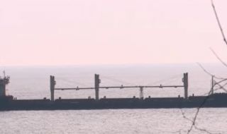 Българският кораб "Царевна" все още е блокиран на пристанището в Мариупол