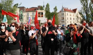 Хиляди словенци поскаха оставката на премиера