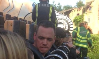 Лондонски атракцион блокира десетки във въздуха