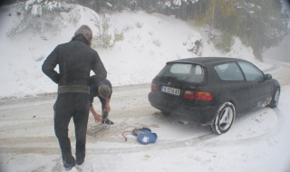 Закъсали автомобили над хижа "Здравец"