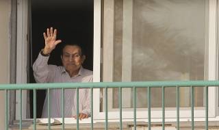 Диктаторът Мубарак излезе от затвора