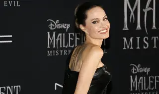Какво пише на новата татуировка на Анджелина Джоли?