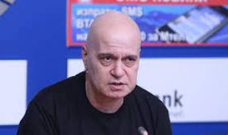 Слави Трифонов е с COVID-19