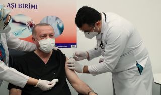 Ваксината на BioNTech е “открита от турци”, но в Турция ваксини няма