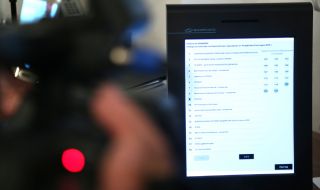 ЦИК иска помощ за поръчката на още машини за гласуване