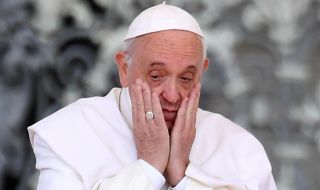 Папа Франциск: Харчете по-малко за Коледа, дарете на украинците!
