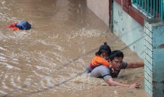 Наводненията в Непал погубиха десетки
