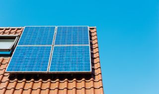 Електрохолд Продажби подарява соларна инсталация и обявява новата си кампания „Независимост към зеления преход“