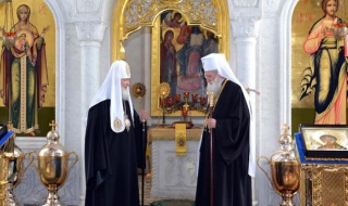 Патриарсите Неофит и Кирил отслужиха света литургия в Москва