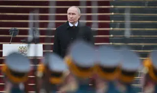 Путин от Червения площад предупреди НАТО: Стратегическите сили на Русия са готови за война