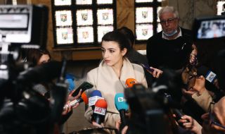 Бориславова след разпита: "Надявам се институциите да започнат да работят най-накрая, както се очаква от тях"