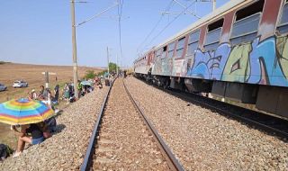 Извозиха пътниците от катастрофиралия влак край Карнобат