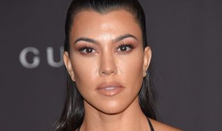 Кортни Кардашиян се появи полугола на официално събитие (СНИМКА)