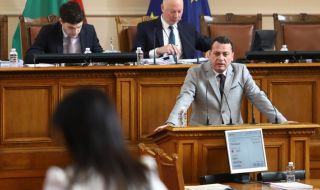 Ченев: Визитата на Зеленски беше предизвикателство към евроатлантиците в парламента