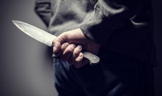 Убиха британски милионер с нож в дома му