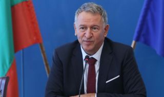 Поискаха оставката на Кацаров заради "образователен геноцид"