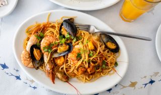 Рецепта за вечеря: Класическа паста с морски дарове