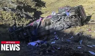 Поне 15 души загинаха с автобус в перуанските Анди