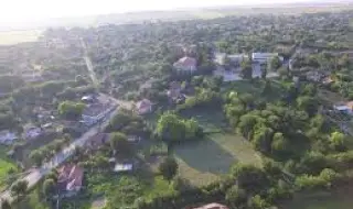 Кално свлачище затвори пътя между свищовските села Павел и Совата